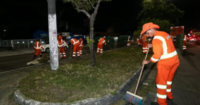Prefeitura de Manaus mobiliza mais de 500 trabalhadores em operação noturna de limpeza nas zonas Norte e Leste