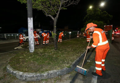 Prefeitura de Manaus mobiliza mais de 500 trabalhadores em operação noturna de limpeza nas zonas Norte e Leste