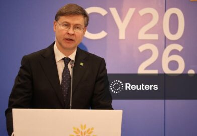 Governos da UE podem usar margem fiscal para gastos em defesa e em energia verde, diz Comissão