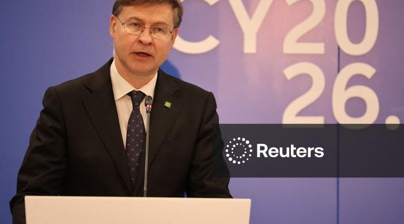 Governos da UE podem usar margem fiscal para gastos em defesa e em energia verde, diz Comissão