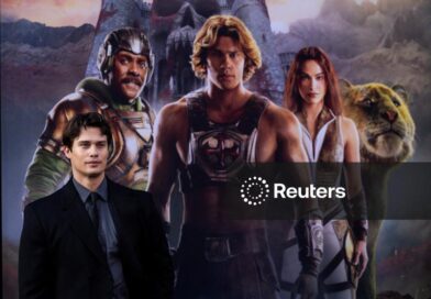 Nicholas Galitzine encontra seu lugar como He-Man no filme “Mestres do Universo”