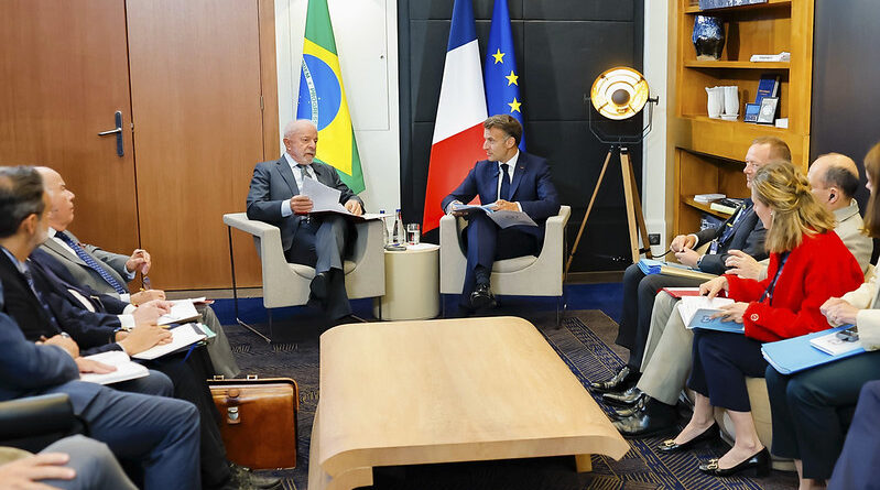Lula chega à França para Cúpula do G7 e se reúne com Emmanuel Macron
