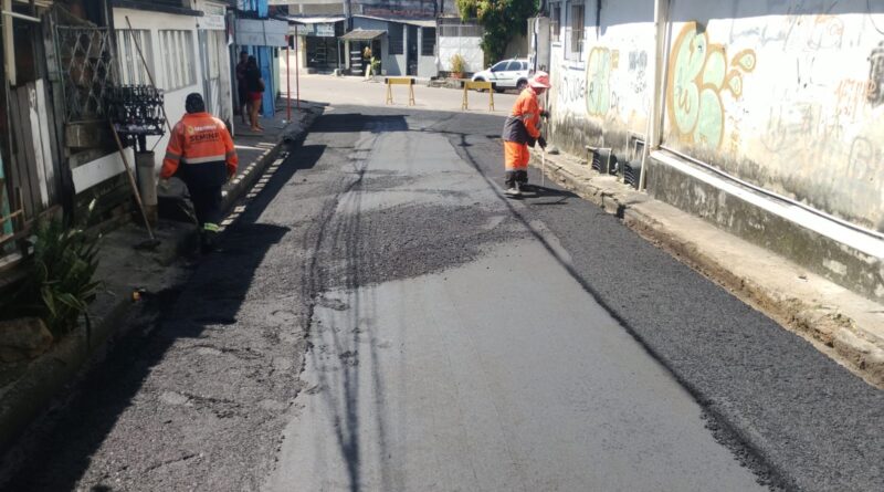 Prefeitura de Manaus avança com recapeamento asfáltico de 260 metros no bairro Flores e fortalece mobilidade urbana