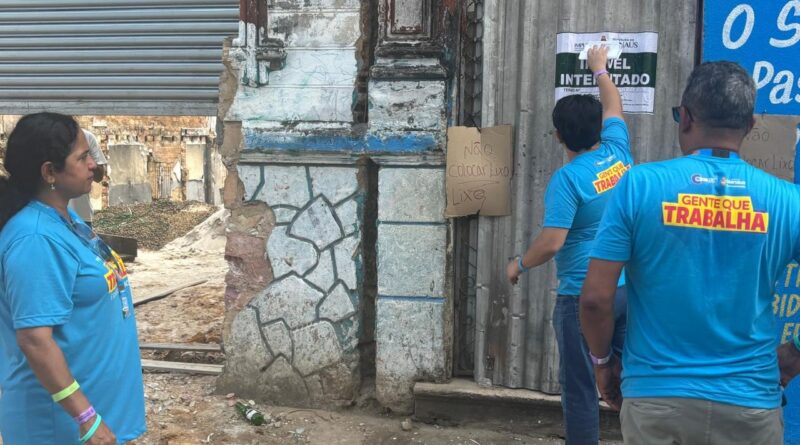 Prefeitura e Iphan embargam demolição irregular de imóvel no Centro Histórico de Manaus