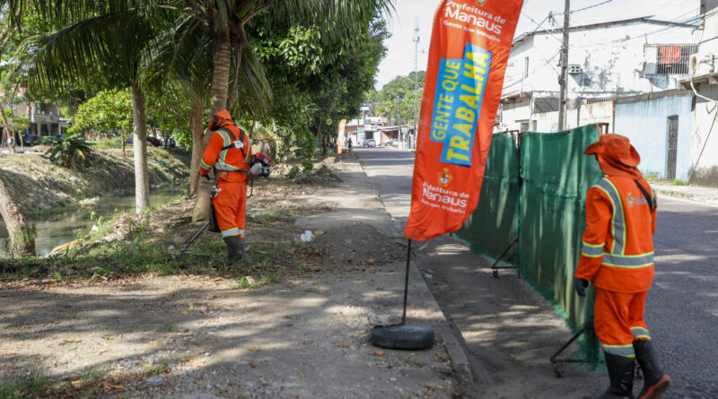 Prefeitura de Manaus intensifica ações de conservação e manutenção nas margens do igarapé do Passarinho