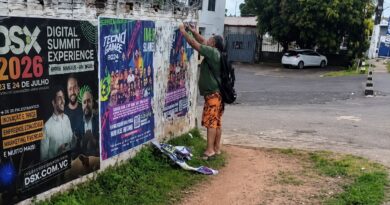 Prefeitura realiza fiscalização e autua responsável por publicidade irregular com lambe-lambe na zona Oeste de Manaus