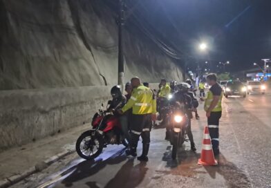 Prefeitura remove 14 veículos irregulares e registra 74 autuações neste domingo, 5/7