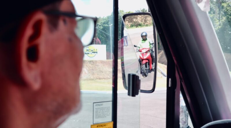 Prefeitura de Manaus promove orientação sobre segurança no trânsito para funcionários de empresas de ônibus