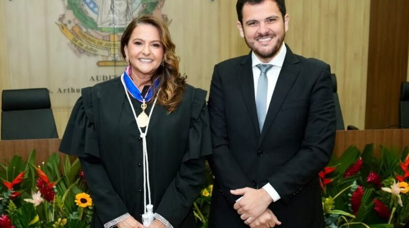 Prefeito Renato Junior prestigia posse de Laura Maria Santiago Lucas como membro titular do TRE-AM