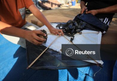 Pais devem impedir que filhos empinem pipas em Gaza, diz alerta após ameaça de Israel