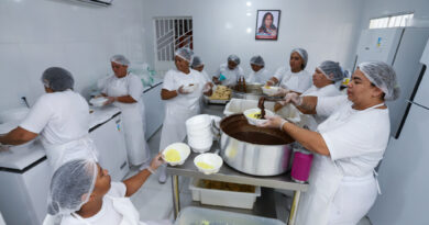 Cozinha da Gente começa a funcionar e reforça cuidado da Prefeitura de Manaus com os garis