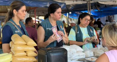 Prefeitura orienta feirantes sobre direitos de consumo em 1ª fiscalização conjunta do Procon Manaus e Semacc 