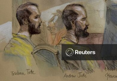 Irmãos Tate permanecerão presos nos EUA enquanto aguardam decisão de juíza