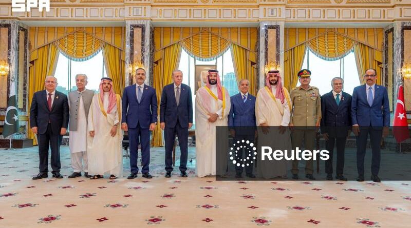 Pacto de defesa com Arábia Saudita e Paquistão não é contra o Irã, afirma ministro da Turquia