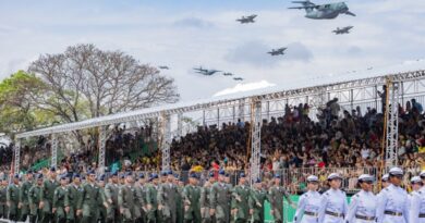 Desfile cívico-militar marca os 204 anos da Independência do Brasil