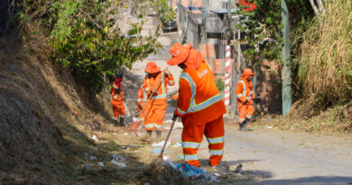 Mais de 400 trabalhadores da prefeitura intensificam ações de limpeza no bairro Santa Etelvina
