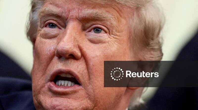 Trump diz que decidirá se EUA buscarão acordo com Irã
