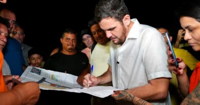 Prefeito Renato Junior assina ordem de serviço ao lado de moradores e autoriza início da reforma do Centro de Convivência do bairro Redenção