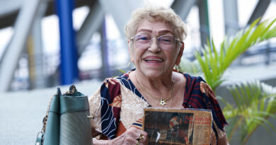 Servidora aposentada de 106 anos celebra aniversário de Manaus e avanços na qualidade de vida