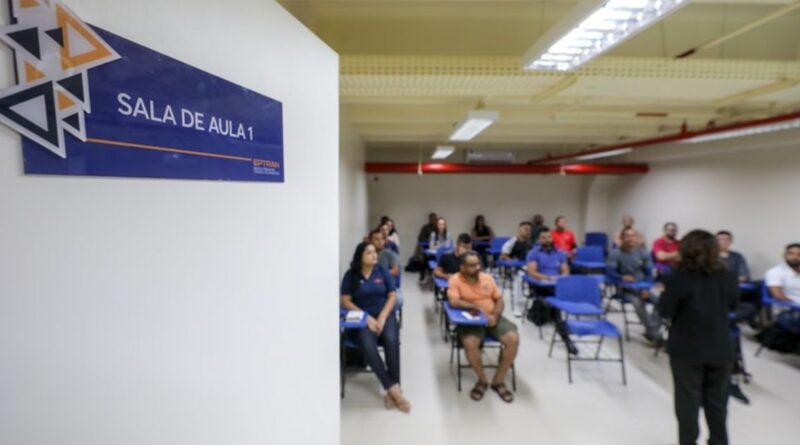 Escola Pública de Trânsito oferece 1.180 vagas para cursos em novembro