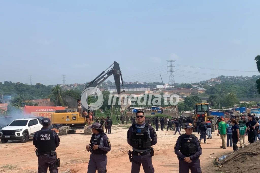 CHORO, BOMBAS E BALAS DE BORRACHA: reintegração termina em caos e desespero no Santa Etelvina