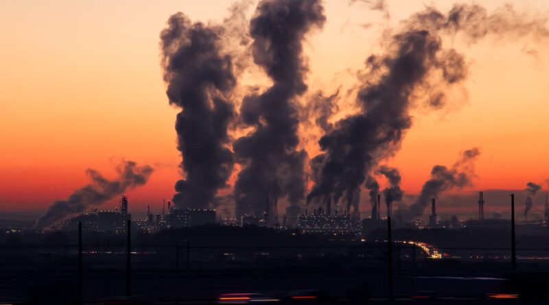 Super-ricos geram mais poluição e lucram com desastres climáticos
