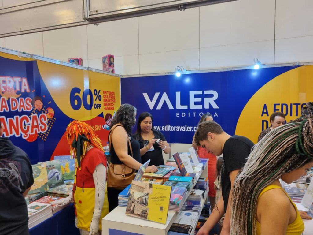 Valer está na Feira do Livro do Sesc com 13 sessões de autógrafos