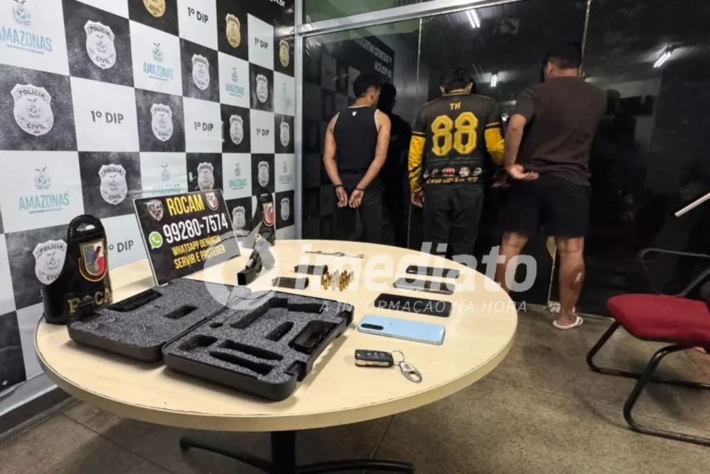 A CASA CAIU: Trio é preso com pistola furtada e munições após golpe do chapolim