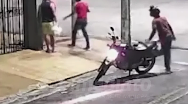 FLAGRANTE | Dois homens são assaltados em frente a suas casas em bairro reduto da Aeronáutica