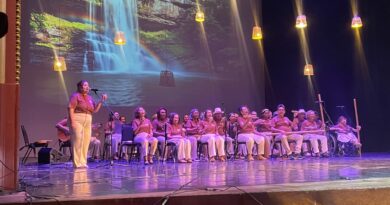 Aposentadas e pensionistas da Manausprev levam musicoterapia ao palco do Teatro Amazonas em mostra cultural