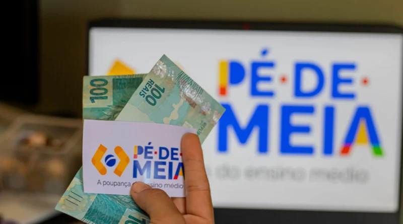 Pé-de-Meia paga até R$ 225 a estudantes; veja quem recebe e como consultar o benefício