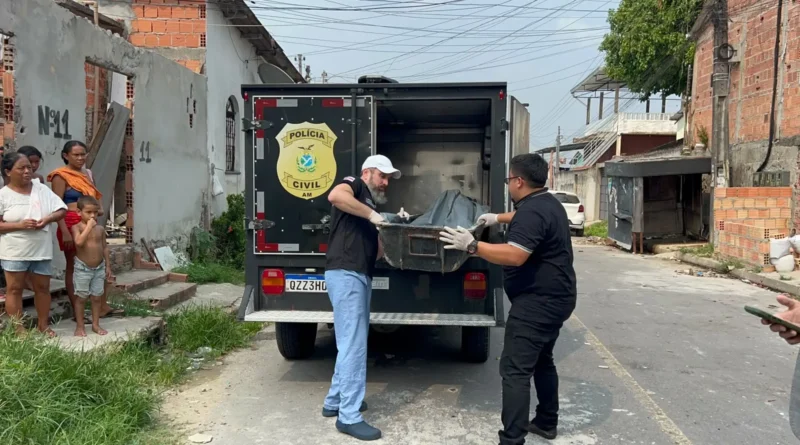 Homem sofre descarga elétrica fatal e corpo fica preso em telhado de residência em Manaus