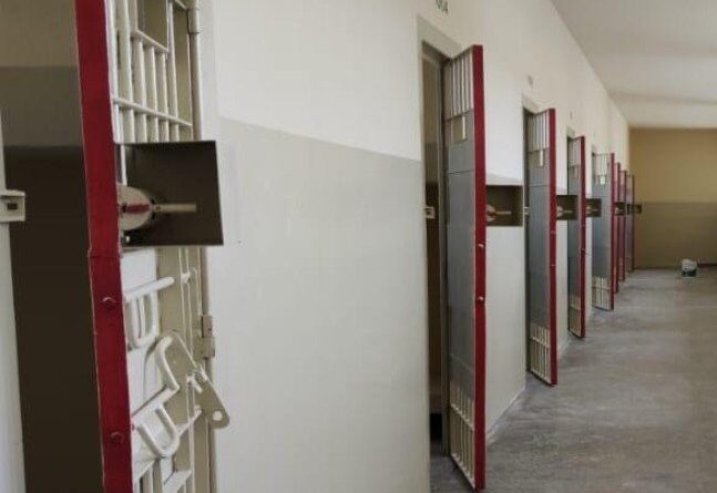 Prefeitura inaugura sala para coleta de exames em presídio com 1,4 mil internos